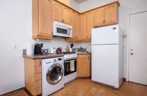 Beverly Hills Apartment | Beverly Hills Boulevard: Luxe 1-BR for 4 Guests