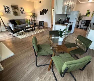 Beverly Grove Apartment | Beverly Hills Midle City 1 br Apt with Parking 202