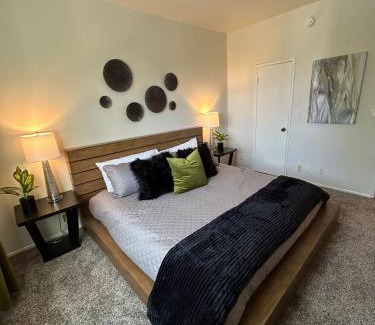 Beverly Grove Apartment | Beverly Hills Midle City 1 br Apt with Parking 202