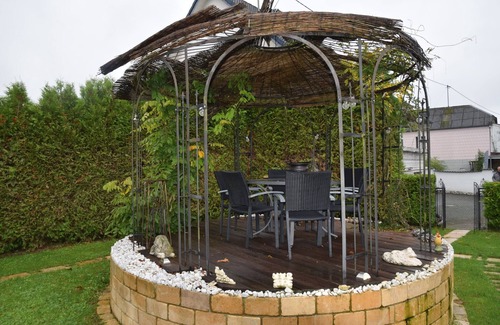 Wadern Apartment | Bewitching Apartment with Garden and Terrace