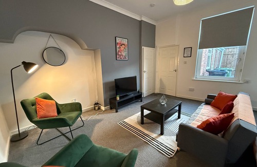 Sunderland House | Bexley-4 Bdrm 5 beds Sleeps 7 Ideal 4 Contractors