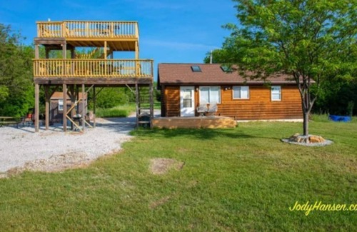 Steinauer Cabin | Beyond Seclusion