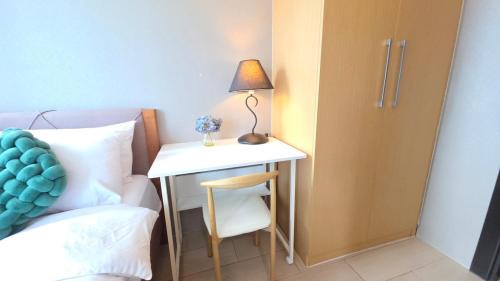 Luzon Apartment | BGC Hotel Vibe with City View at Uptown Parksuites near St Luke's, Grand Hyatt Hotel, Uptown Mall, and Mitsukoshi Mall