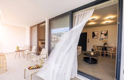 Volos City Centre Apartment | BH009 - C - Suite Volos