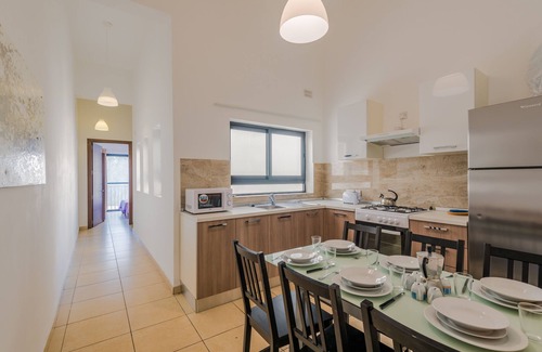 St. Paul's Bay Apartment | BH4 - Seafront 3 bedroom apt. BBQ Terrace, quiet area & easy parking/busses