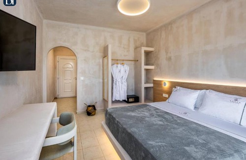 Karterados Apartment | BH582 - C - Suite Santorini