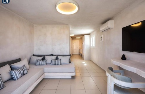 Messaria Apartment | BH588 - C - Suite Santorini