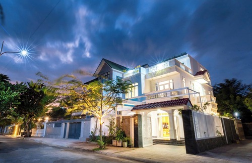 Vung Tau Villa | Biệt thự cách bãi tắm có 2 phút đi bộ.