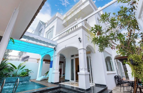 Vung Tau Villa | Biệt thự cách bãi tắm có 2 phút đi bộ.