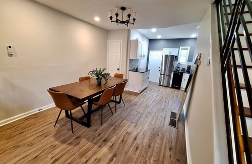 South Philadelphia West Apartment | Bi-Level 3 BR plus Finished Basement | Sleeps 12