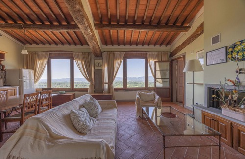 Loro Ciuffenna Apartment | Biancospino superior flat in VILLA with POOL