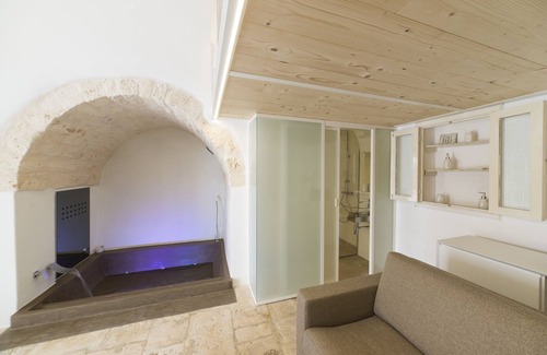 Ostuni Apartment | Bibi Suite with Jacuzzi by Wonderful Italy
