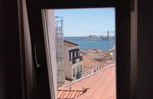 Misericordia Apartment | Bica attic in the historical part of the district São Paulo, overlooking the Tagus