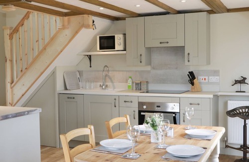 Clun Cottage | BICTON LODGE, family friendly, with hot tub in Clun