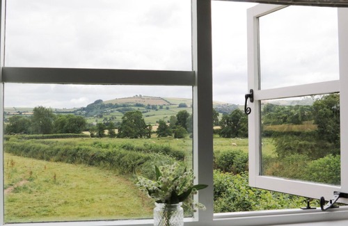 Clun Cottage | BICTON LODGE, family friendly, with hot tub in Clun