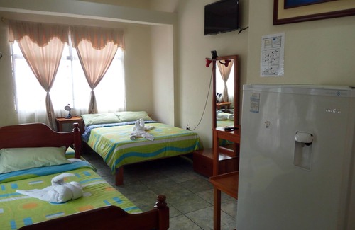 Bahia de la Academia Cabin | Bienvenidos Hostal Miconia!