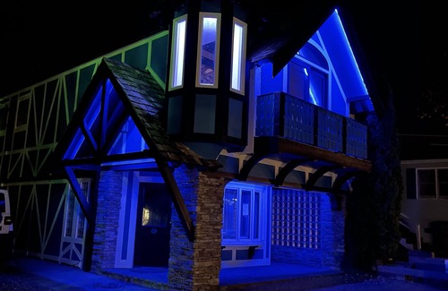 Blowing Rock House | Biergarten Luxe - Center of Downtown Blowing Rock - NEWLY LISTED