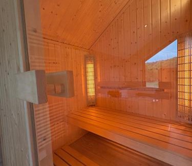 Uherce Mineralne House | Bieszczadzki Relaks - domki z prywatną strefą SPA