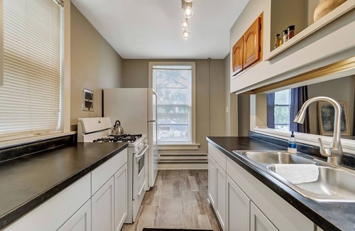 Fort Wayne Bed & Breakfast | Big 1 Bed near Downtown! W/D, Remote Work Retreat!