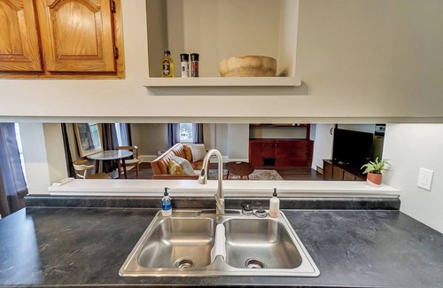 Fort Wayne Bed & Breakfast | Big 1 Bed near Downtown! W/D, Remote Work Retreat!