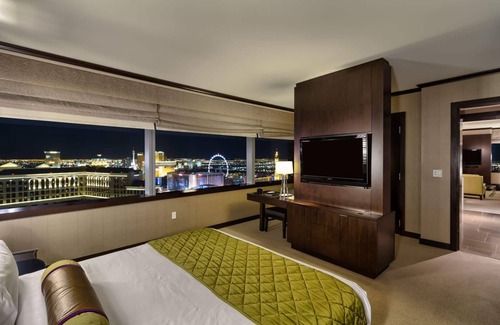 Las Vegas Strip Apartment | Big 2 BR Vdara Corner Penthouse! Stunner Bellagio Fountain View! Sleeps 6! 42 Fl