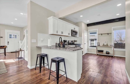 Edgewater Hill House | BIG 4BR House | 7 Mins Downtown | Foosball + Games