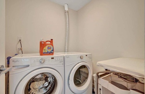 Guildford House | Big 600 at ft suite with attached bathroom