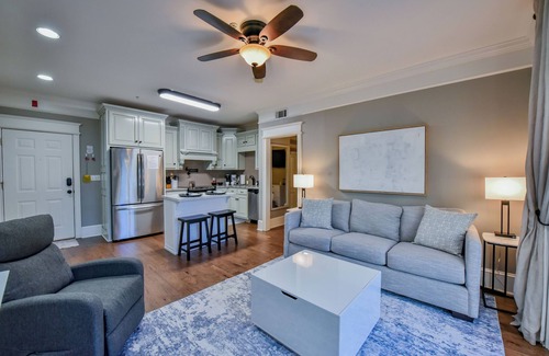 Tuscaloosa Condo | Big Al's Den -Walk to stadium, the strip, and Downtown Tuscaloosa!