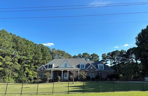 Forestbrook House | Big Amazing & Pristine Home on 1.6 Acre with 5 Smart TVs, Fireplace & Gate