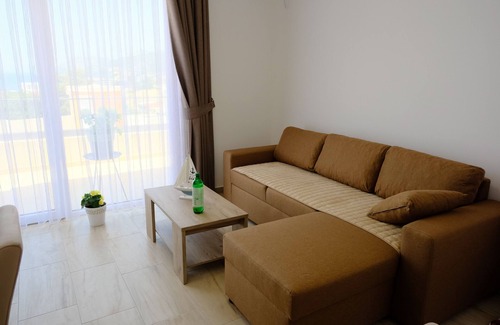 Dobra Voda Apartment | BIG and NEW, 5sleeps suit, pool, parking, optic internet