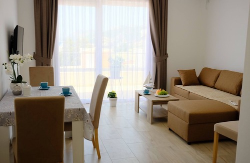 Dobra Voda Apartment | BIG and NEW, 5sleeps suit, pool, parking, optic internet