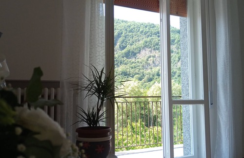 Canzo Apartment | Big Apartment near Como Lake!