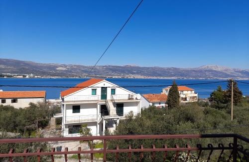 Arbanija Apartment | Big apt w large terrace&great sea view close beach