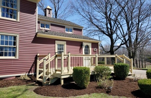 North East House | Big Beach Fantastic Lakeview Private Lake and Beach Access Close to Wineries