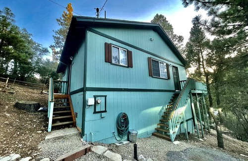 Sugarloaf House | Big Bear Cabin on Forest Edge w/Tesla Charger