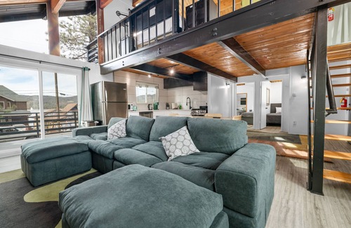Patton Cabin | Big Bear Lake View - Modern, 7 Min Walk Lake & Village, Deck, Barbecue