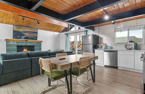Patton Cabin | Big Bear Lake View - Modern, 7 Min Walk Lake & Village, Deck, Barbecue