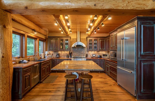 Sugar Mountain House | Big Bear Lodge at Eagles Nest - home with hot tub and breathtaking Views