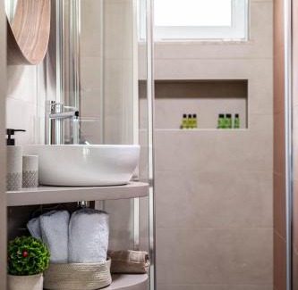 Old Quarter Apartment | Big blue suites gf