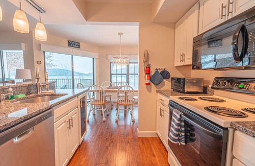 Lake Harmony Condo | "Big Boulder Lake Retreat" 2min to Ski, Cozy Fireplace, 10min to Waterpark
