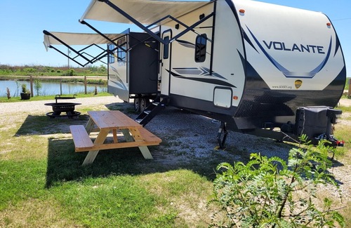 Port Bolivar RV Rental | Big Boy Beach Camper at Hailey's Beach-n-Bay RV Resort #3