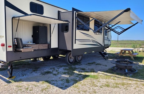 Port Bolivar RV Rental | Big Boy Beach Camper at Hailey's Beach-n-Bay RV Resort #3