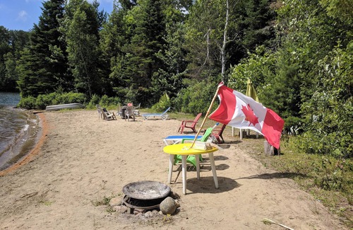 Clear Lake Cottage | BIG Comfy Lakefront cottage, Clear Lake by Huntsville, north Muskoka!