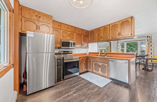 Richwood House | Big Cormorant-Lg.Walkout w/2 living areas for comfort, big lot, arcade, lily pad