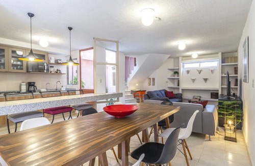 Downtown Queretaro Apartment | Big cozy apartment, top location. 4bd 3ba. 150mbps