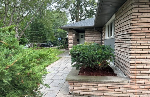 Mineola House | Big family friendly house close to Toronto and YYZ with perfect bbq backyard