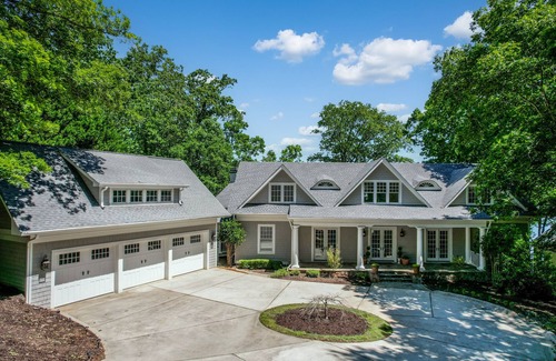 Lake Oconee House | BIG family lake house on a private cove on Lake Oconee