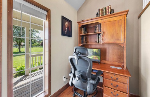 Estacada House | Big Fun Home: Jet-tub BBQ Crib Ping-pong Step-free near Disc Golf & Kayaking