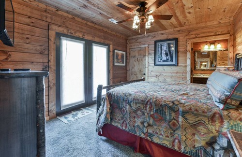 Branson Cedars Cabin | Big Game Lodge | 4 Bed, 4 Bath