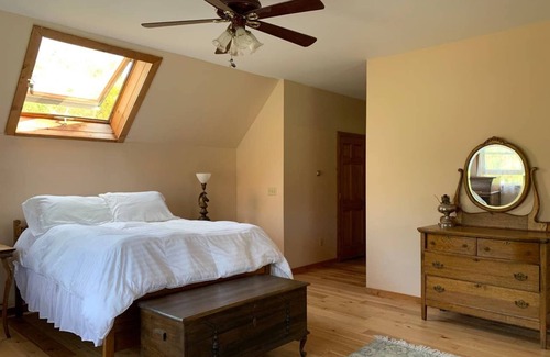 Maplecrest House | Big Hollow Log Cabin is just 4.5 miles from Windham Mountain Resort.
